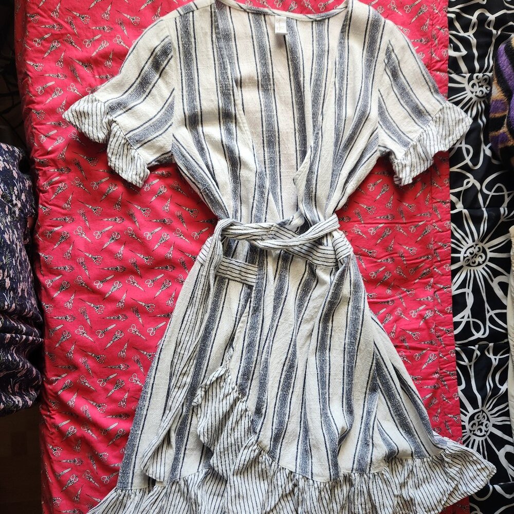 Striped wrap dress - Picture 1 of 3